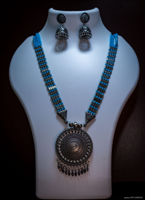 Beeds with long chain